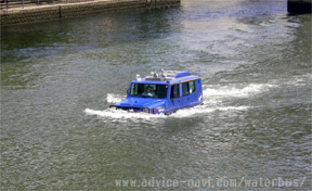 水陸両用の観光タクシー01